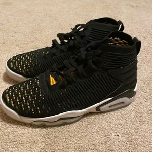 Size 7 Jordan’s. Consist of colors if Black, white, and yellow.